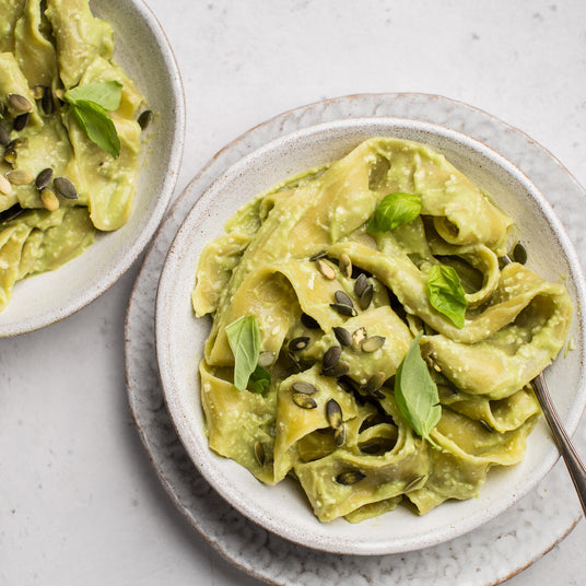 Vollkornnudeln mit Avocado-Sauce