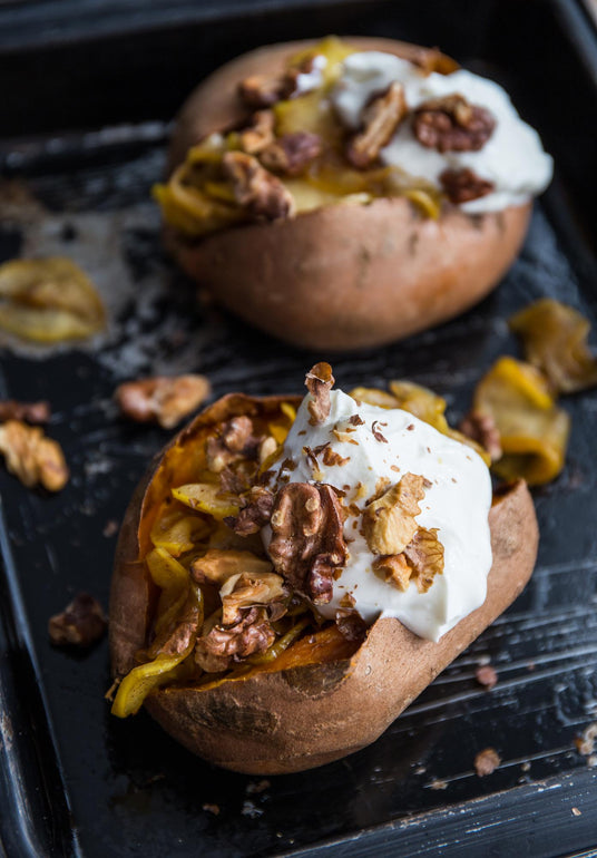 Gebackene Süßkartoffeln mit Honig und Joghurt